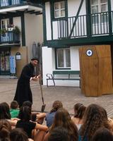 “Osasuna preziorik onenean” kale antzerkia Errenterian