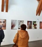 Minbiziari buruzko erakusketa